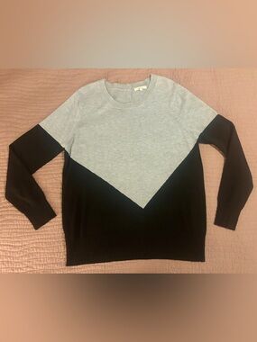 41 Hawthorn Two-Tone Scoop Neck Sweater in Light Gray and Black